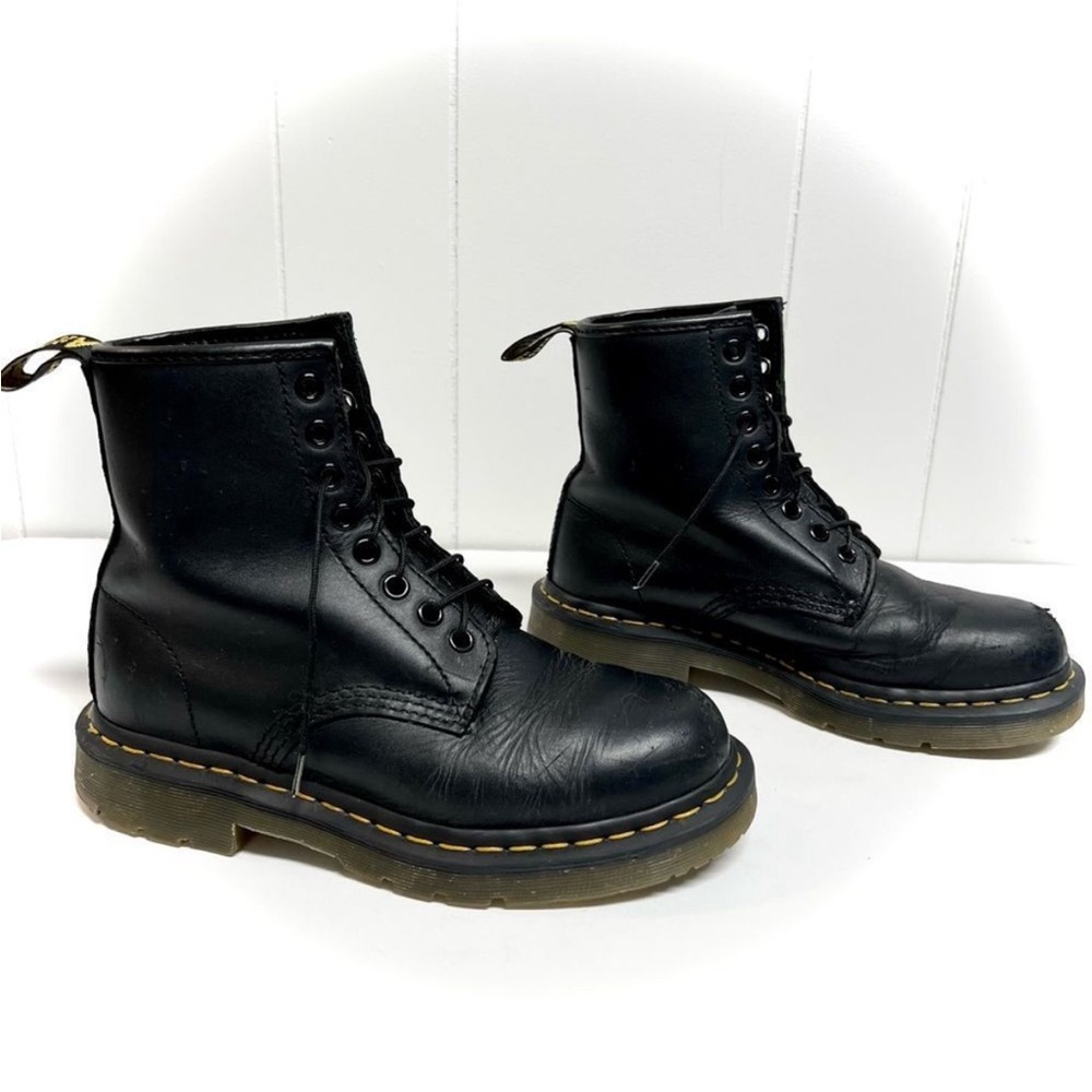 Dr. Martens 1460 Slip Resistant Leather Lace Up Black Boots Size Women’s 6
